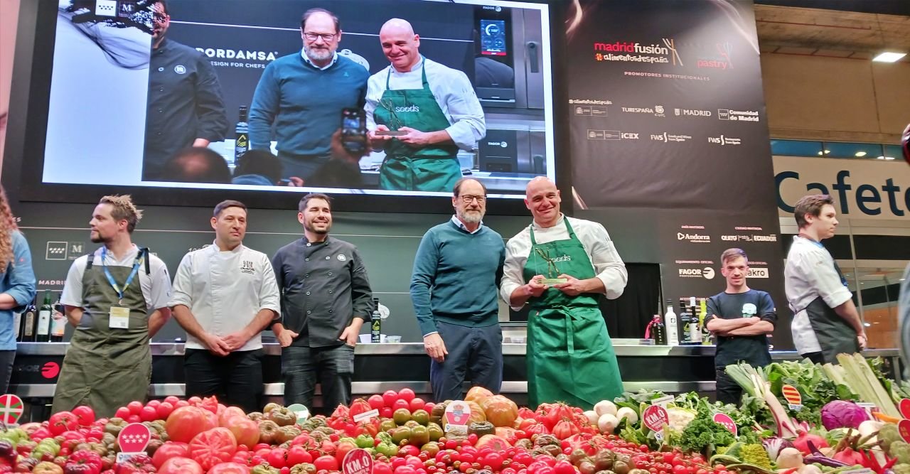 El cocinero Alfonso Castellano recibe el premio del tercer concurso 'Alimentos de Madrid' en Madrid Fusión