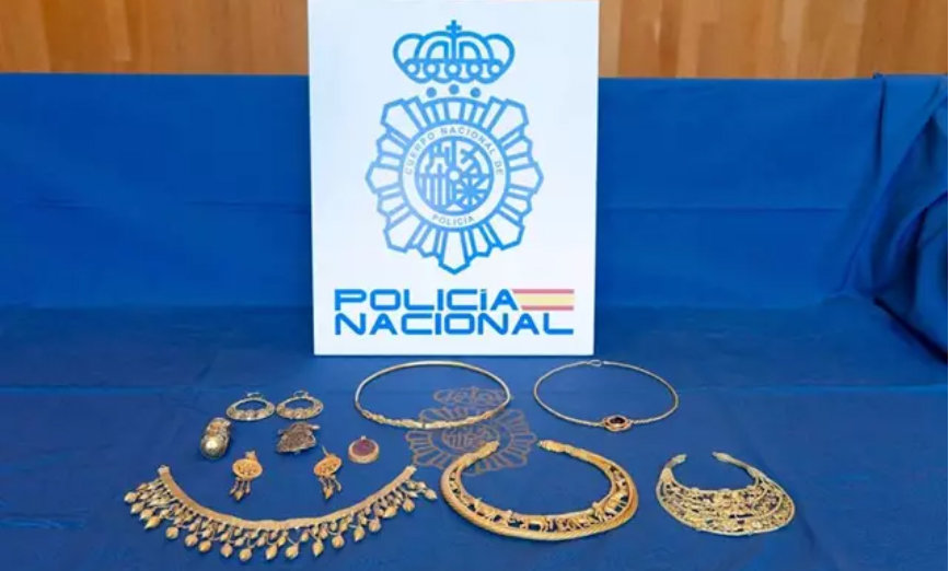 Imagen de las joyas recuperadas por la Policía Nacional