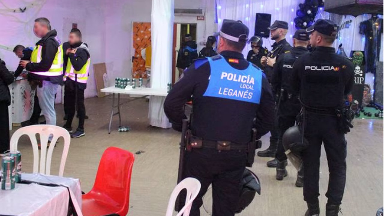 Imagen de una operación policial conjunta en una de las fiestas ilegales del polígono
