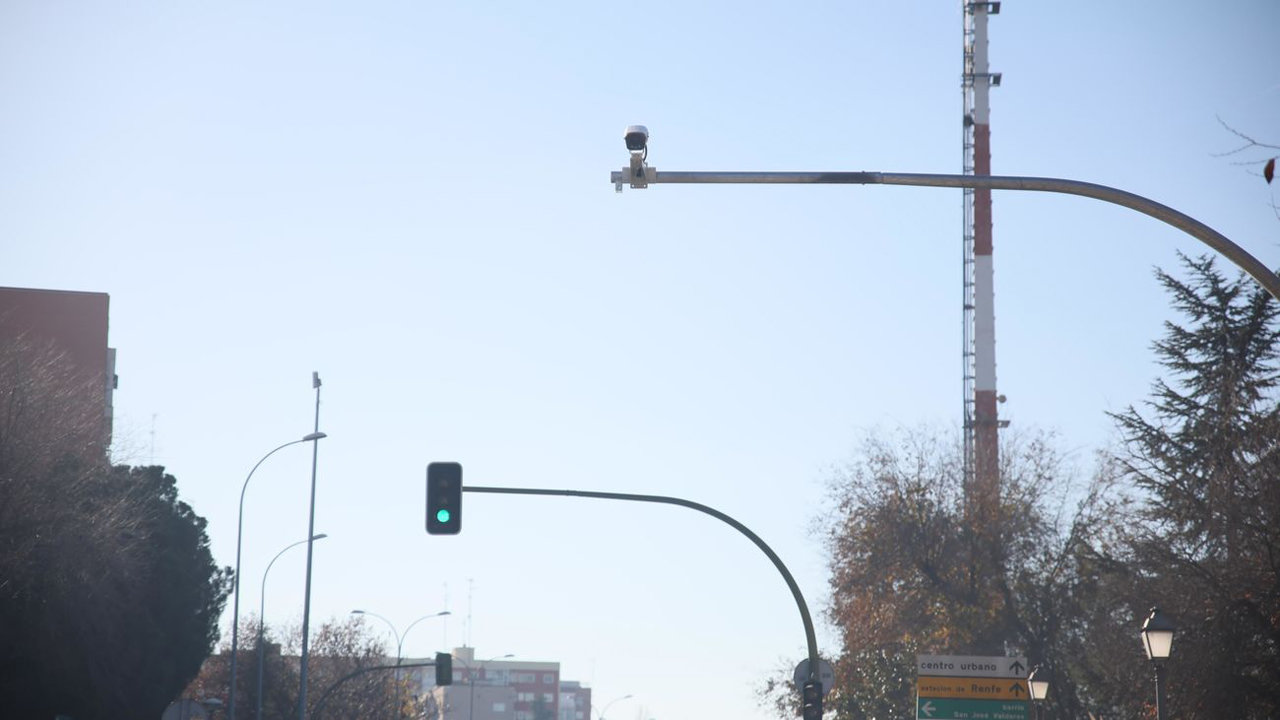 Una de las cámaras instaladas en las calles de Alcorcón para el control del tráfico