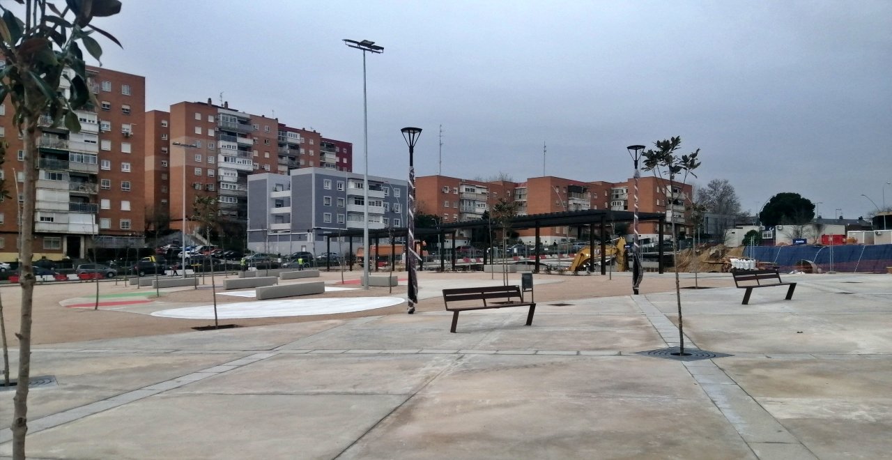 Finalizan las obras de urbanización de los terrenos vaciados en la calle Móstoles de Fuenlabrada