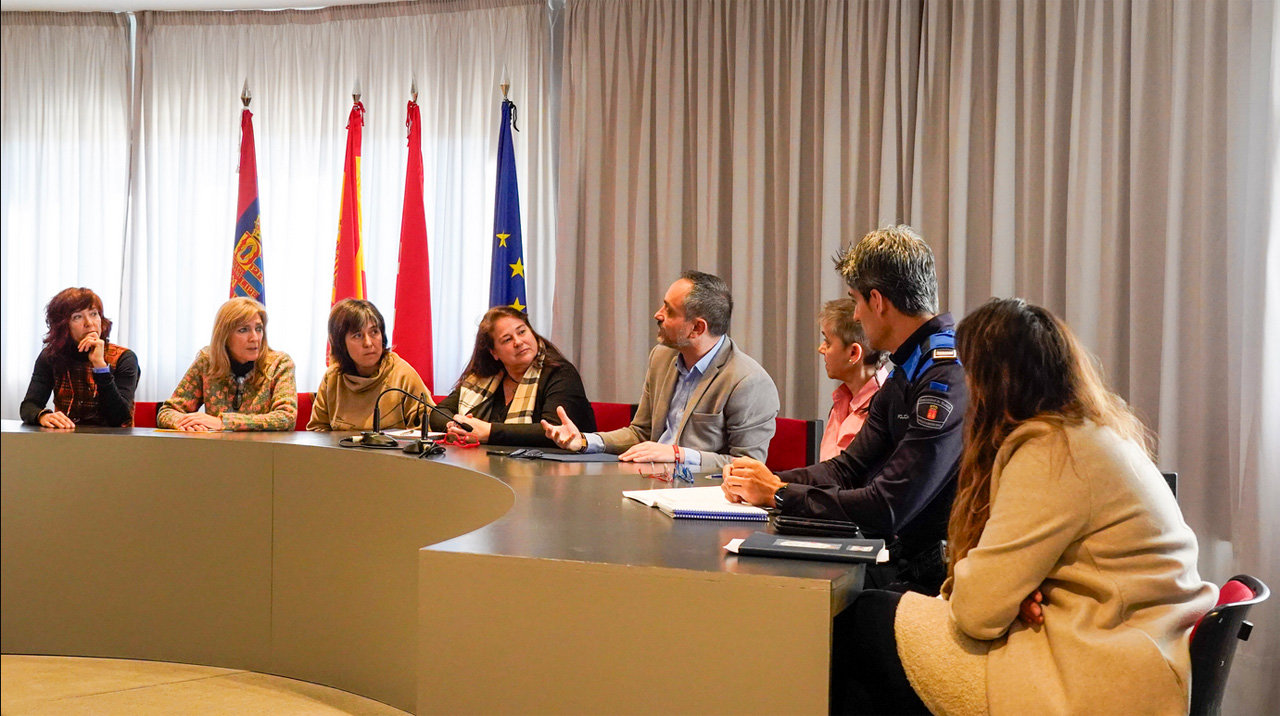Momento de la participación del alcalde de Móstoles en la Mesa Técnica del Plan de Adicciones del municipio