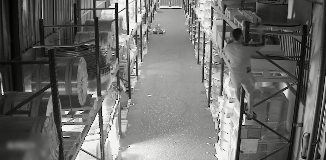 Imagen de las cámaras registrando uno de los robos.
