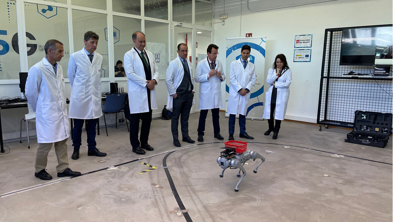 Momento de la visita de los consejeros Viciana y  López-Valverde junto con el alcalde de Leganés en las nuevas instalaciones del IMDEA Networks