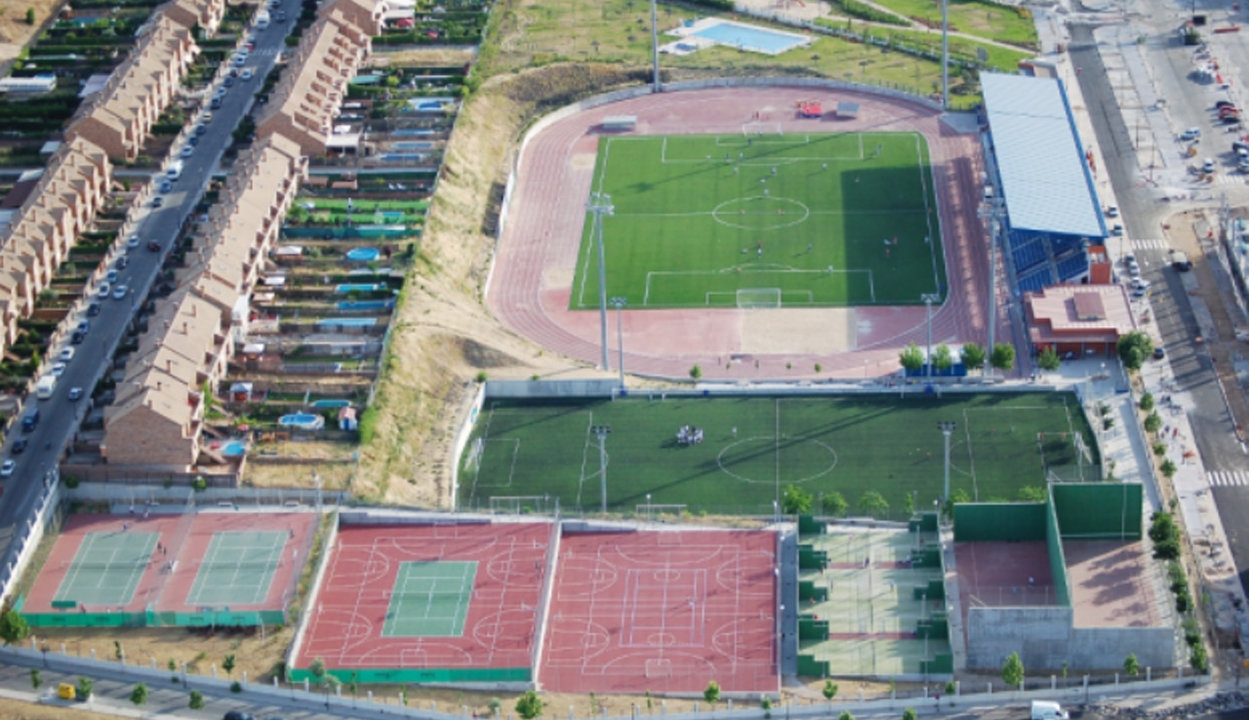 Imagen aérea del Polideportivo La Dehesa de Arroyomolinos.