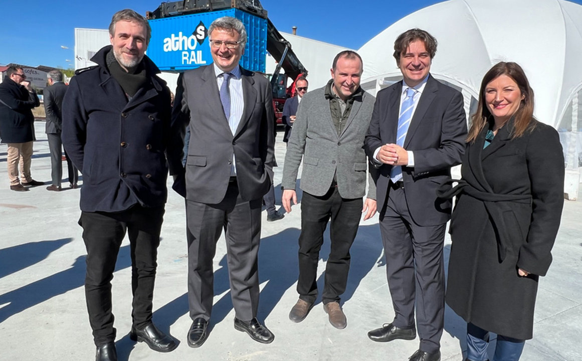 Momento de la visita del alcalde de Fuenlabrada a la nueva terminal ferroviaria