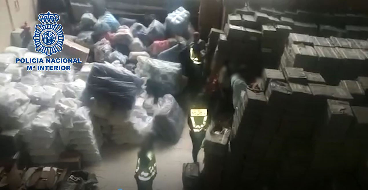 Imagen del almacén incautado por la Policía Nacional con pilas falsificadas