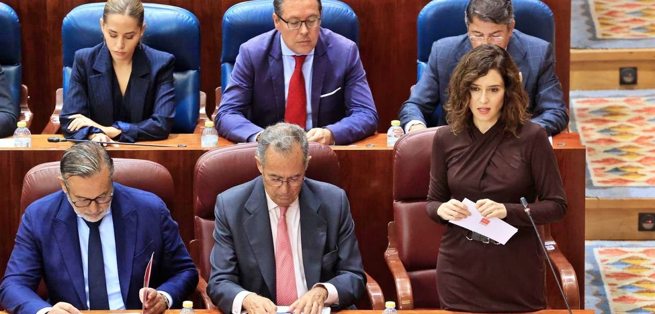 Isabel Díaz Ayuso en la Asamblea de Madrid junto a su equipo de gobierno