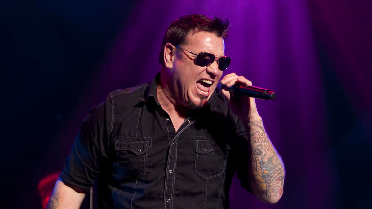 Los fans de Smash Mouth lloran la muerte de su conocido cantante, Steve Harwell