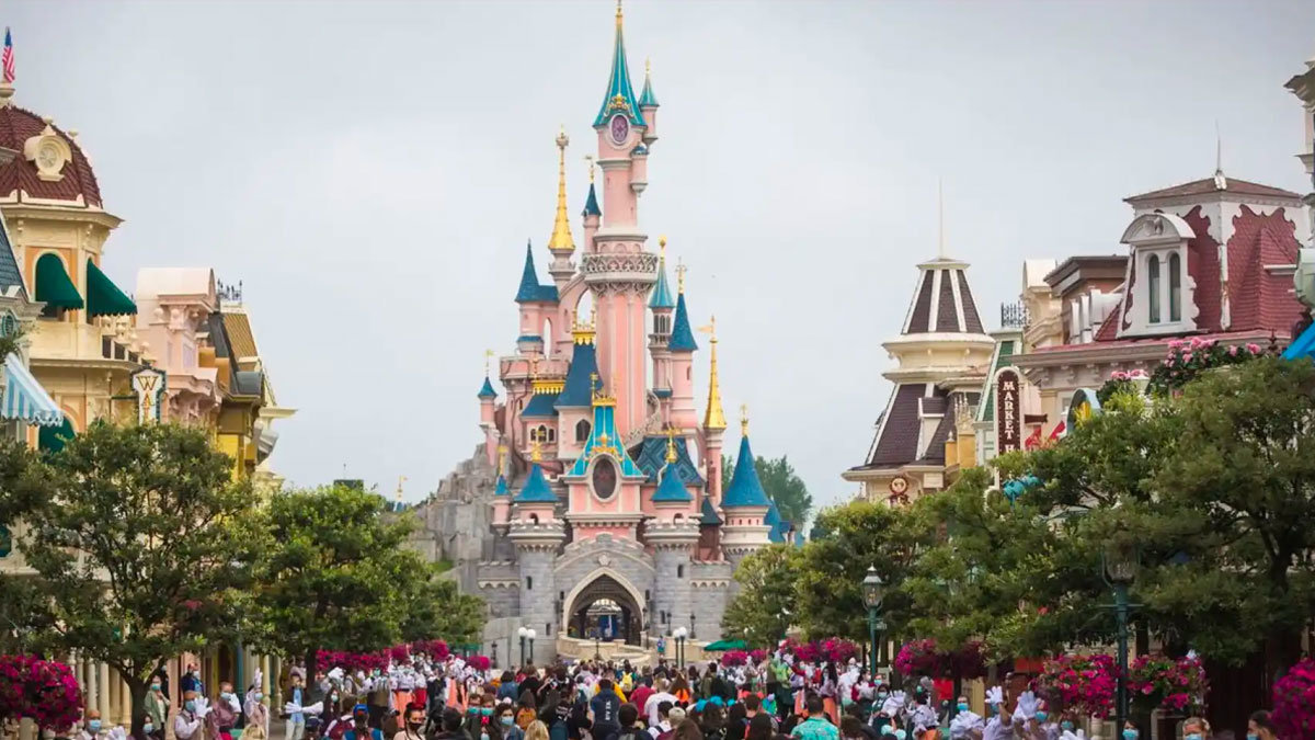 Disneyland París se ve afectada por la plaga de chinches que hay en la ciudad francesa