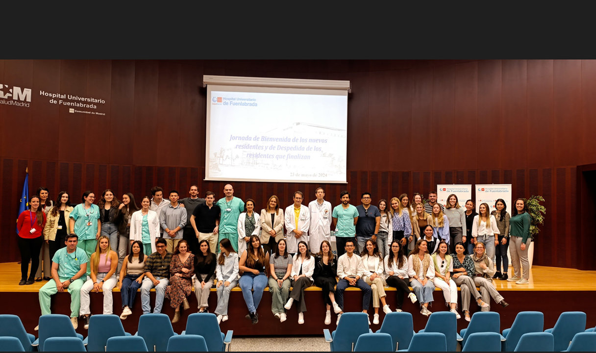 Imagen del acto realizado en el Hospital de Fuenlabrada con los nuevos futuros especialistas