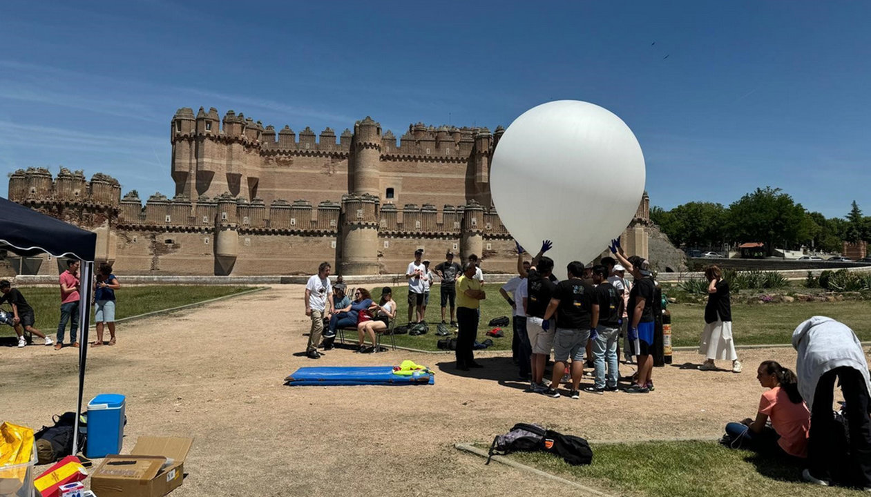 Imagen del experimento del globo sonda en el castillo de Coca