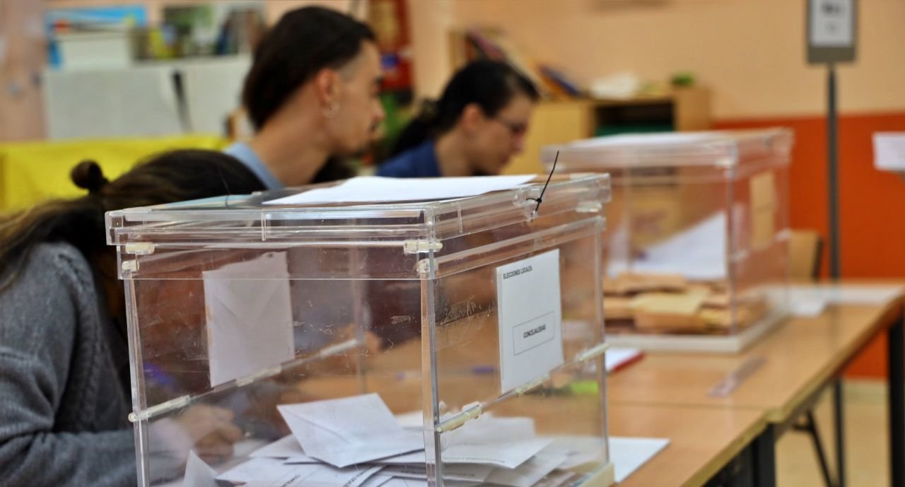 Urnas en colegio electoral de Fuenlabrada