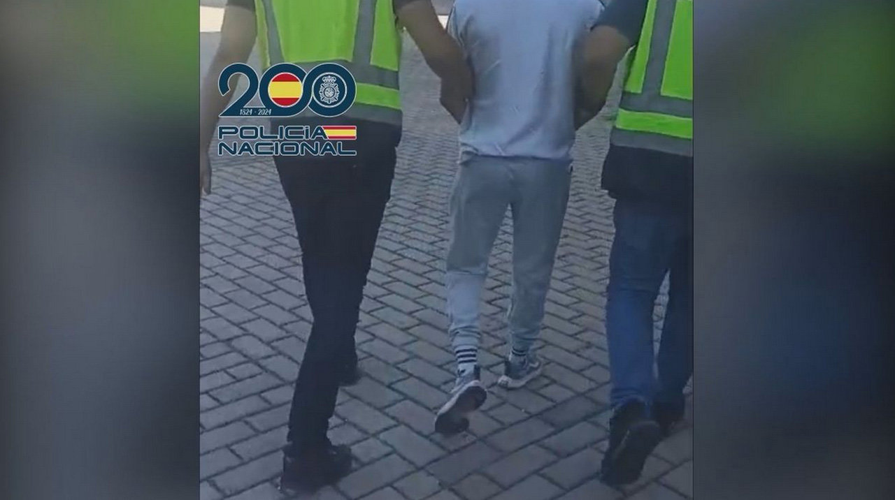 Momento de la detención del prófugo en Alcorcón