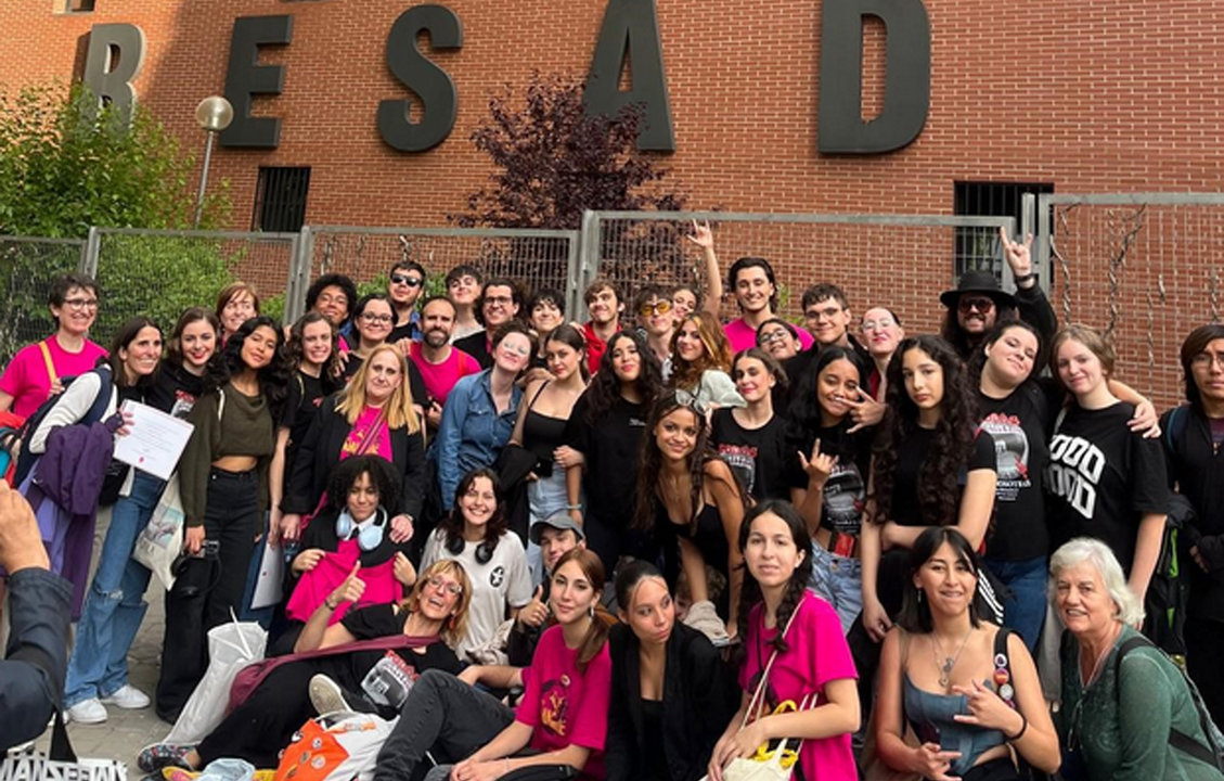 Imagen de los estudiantes de Parla galardonados en el XXXI Certamen de Teatro Escolar de la Comunidad de Madrid