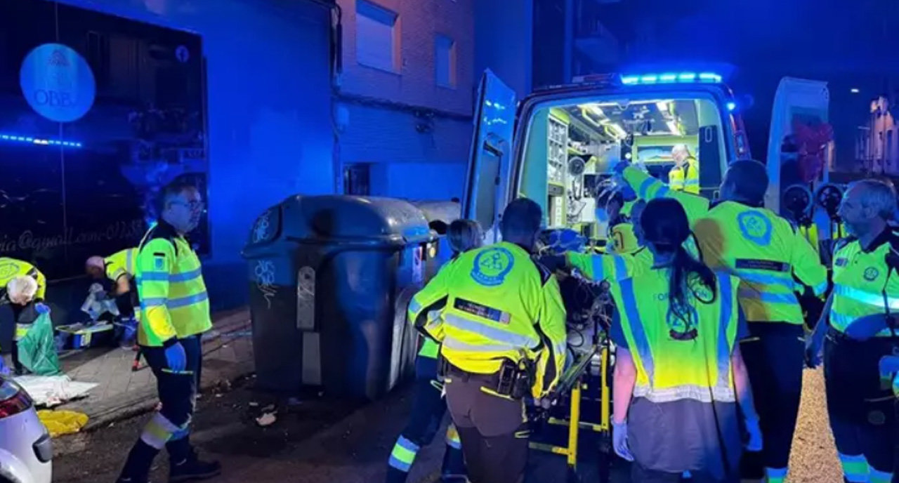 Momento de la intervención de las Emergencias 112 de la Comunidad de Madrid en el apuñalamiento de esta madrugada