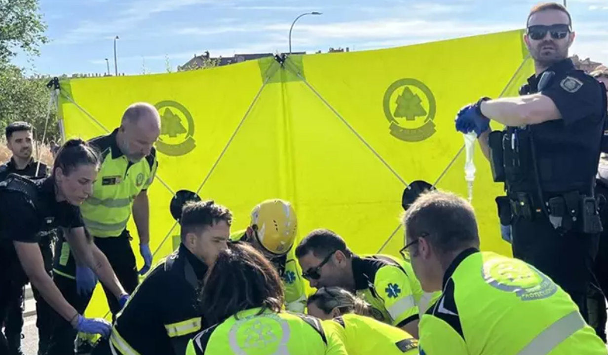 Momento de la intervención del Samur Protección Civil en el accidente