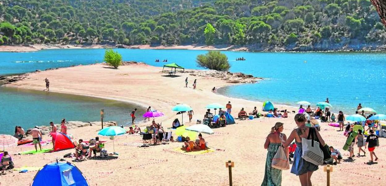 Playa Virgen de la Nueva en el Pantano de San Juán | Foto archivo: Belén Díaz