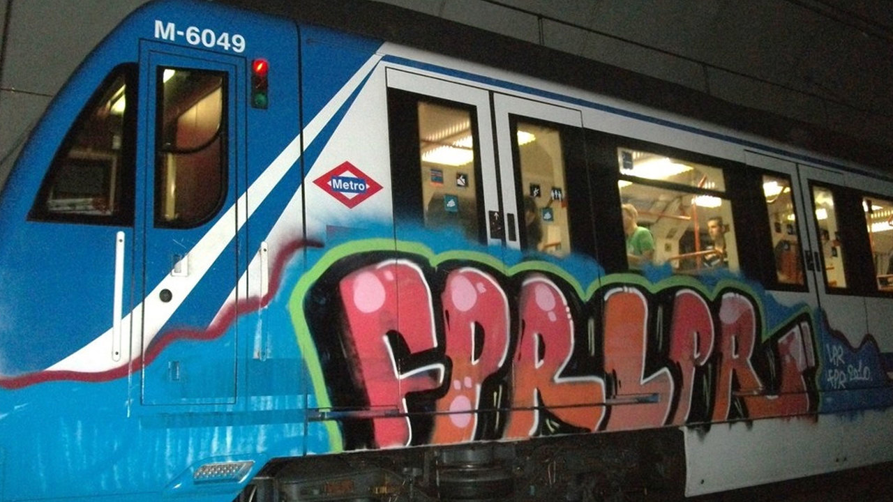 Los graffitis en vagones de Metro de Madrid son cada vez más frecuentes