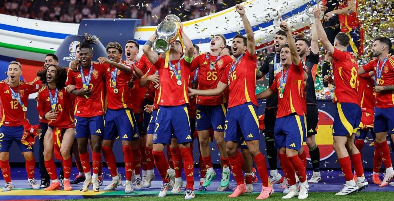 La selección española de futbol levanta la copa de Campeones de Europa 2024 en Berlín | Agencias