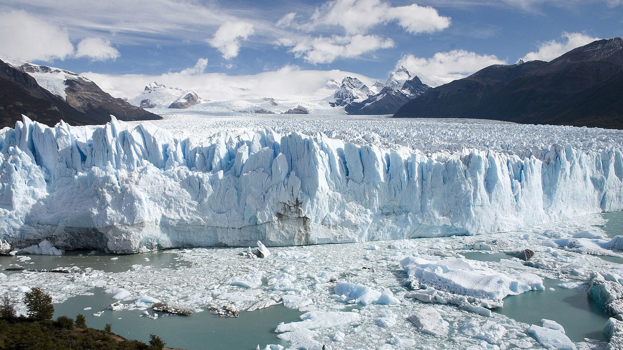 Existen varias especies de virus zombies de más de 40.000 años de antigüedad atrapados en glaciares de Asia