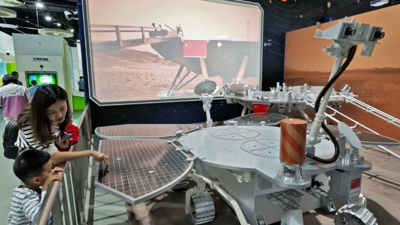 Uno de los rover chinos en una exposición | Imagen: Getty Images