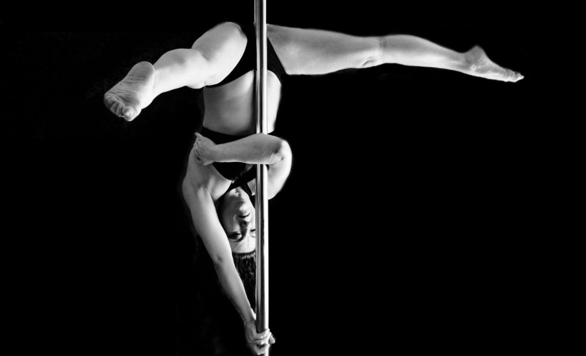 Gladys Martínez, docente del curso de Pole Dance de la UNED Madrid-Sur