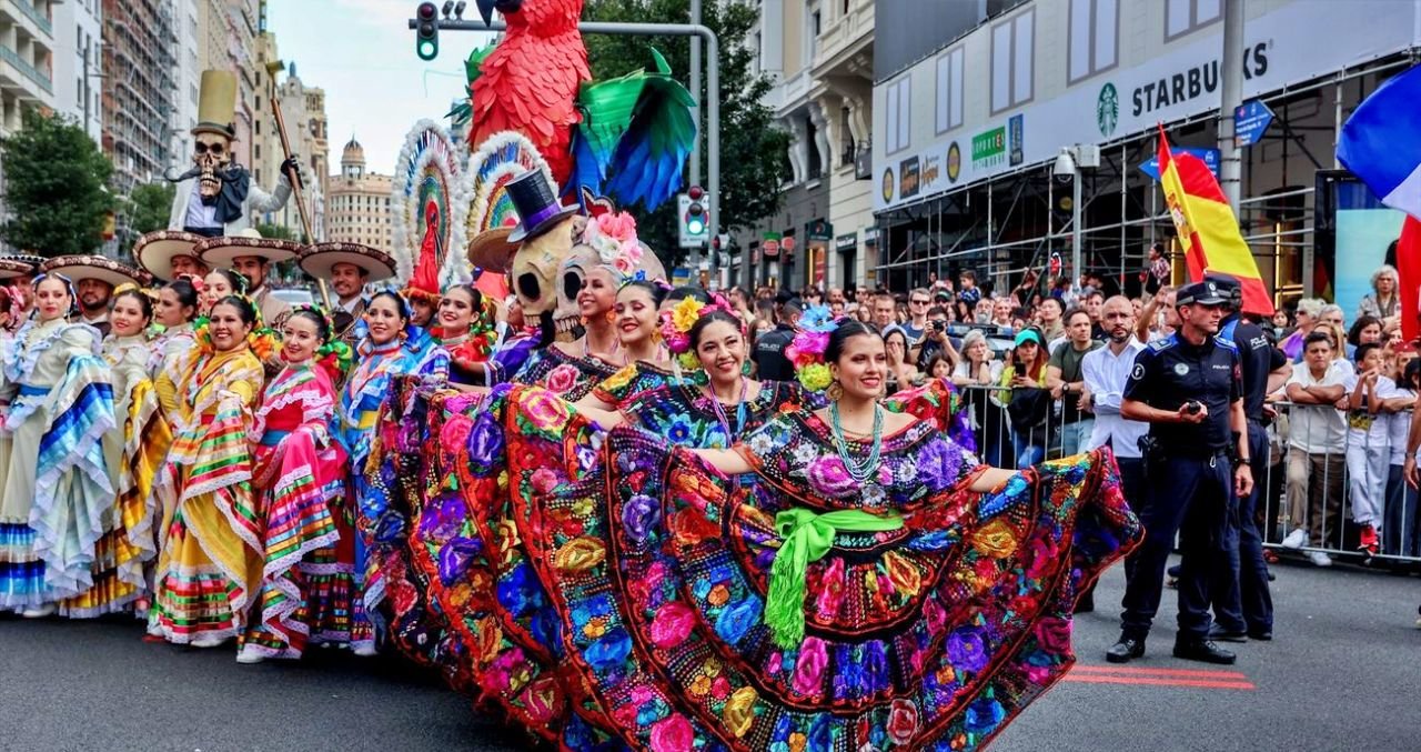 Cabalgata de la Hispanidad 2024 en la Gran Vía de Madrid | Europa Press