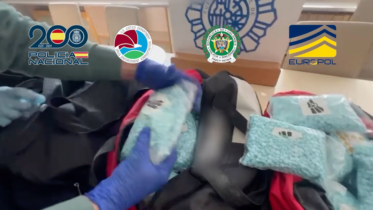 Se han incautado cuatro bolsas de deporte con 250.000 pastillas | Imagen: Policía Nacional