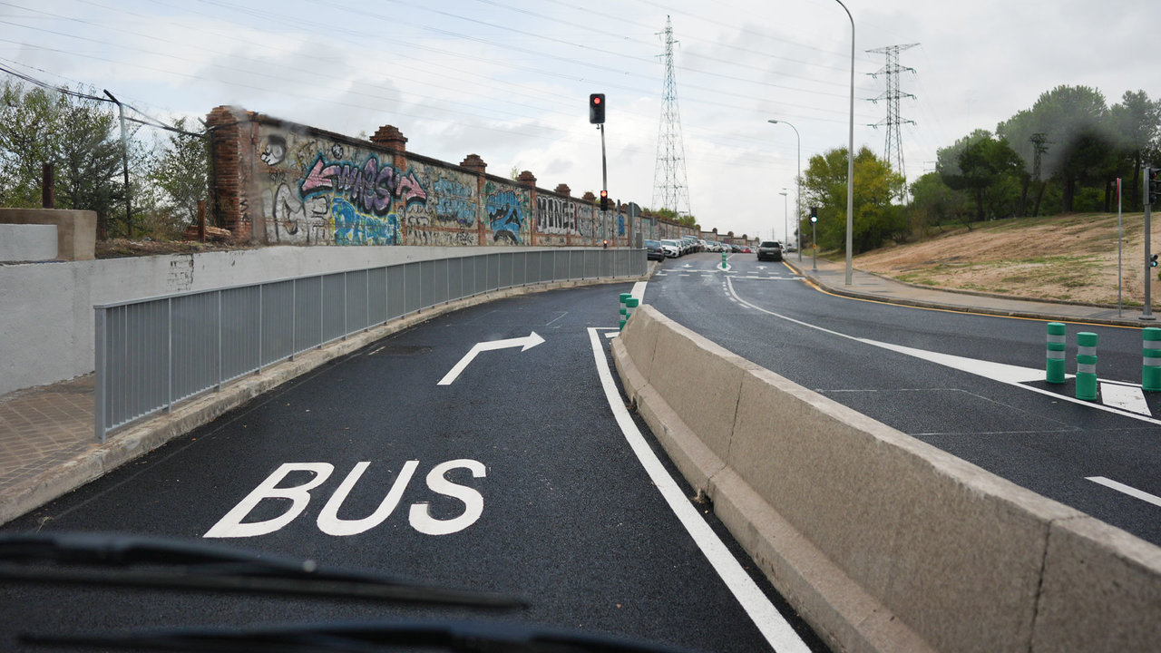 El carril bus se encuentra en la Avenida de Burgos | CAM