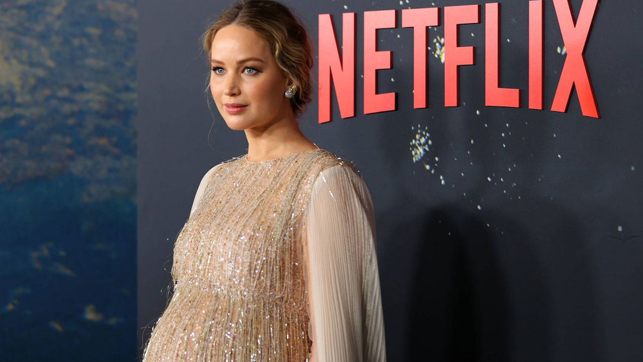 Jennifer Lawrence, embarazada de su primer bebé, en una première de Netflix | Getty